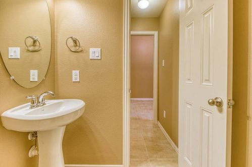 302 Round Lake Dr, Richmond TX 77469-1778 exterior