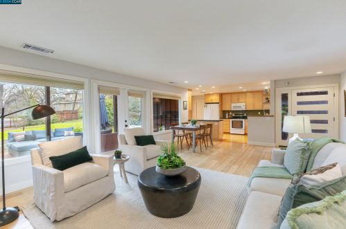 1025 Ridge Park Dr, Concord, CA 94518-1434