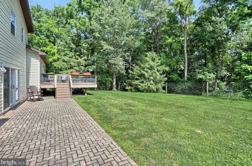 2122 Walnut Bottom Rd, Carlisle PA 17015-9122 exterior