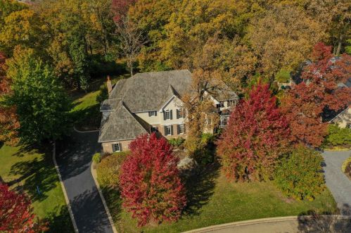 410 Old Mill Cir, Half Day, IL 60069-3305