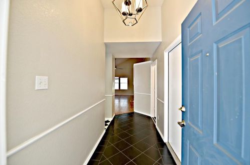 8416 Alvin High Ln, Austin TX  78729-3770 exterior