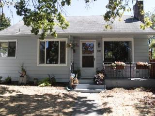 4107 Spruce St, Vancouver, WA 98660-1653