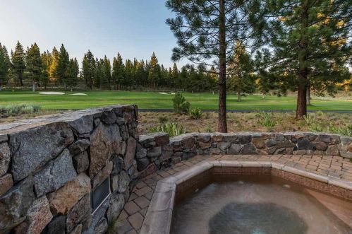 10221 Dick Barter, Truckee CA  96161-5172 exterior