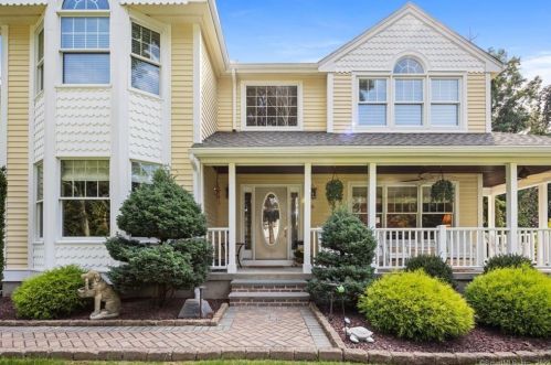 10 Elizabeth Dr, Southington, CT 06489-1166