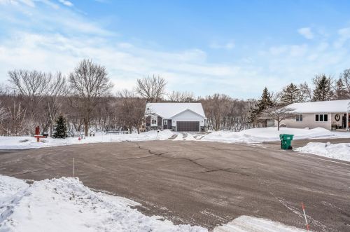 527 Overlook Cir, Hanover, MN 55341-4027