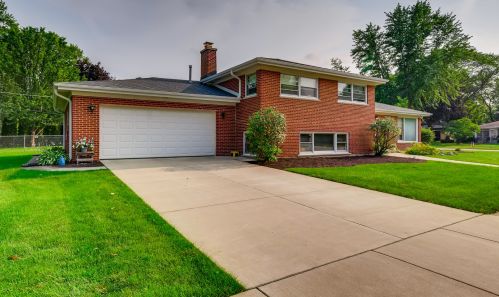 2505 Grove St, Arlington Hts, IL 60004-6863