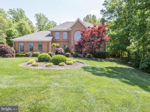 5613 Clifton Rd, Clifton, VA 20124-1037