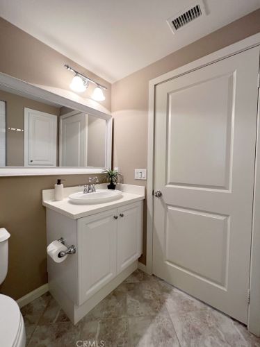 52 Pathway, Irvine CA  92618-8807 exterior