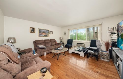 1140 18th St, Broadview, IL 60155-5825
