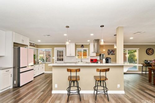 5064 Myrtle Ave, Riverside CA  92506-1423 exterior