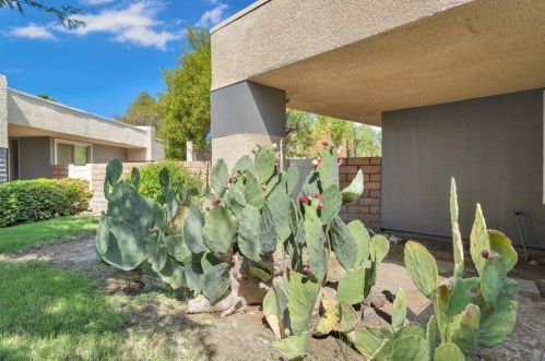 1426 Sunflower Cir, Palm Springs, CA 92262-1789