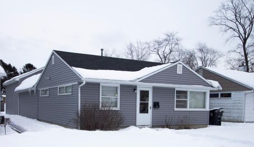 145 Cavender St, Hobart, IN 46342-4012