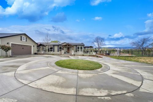 4428 Clancy Ln, Vacaville, CA 95688-9638