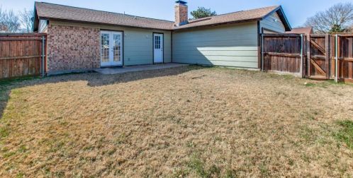 2137 Vlg Grn Dr, Garland TX 75044-7145 exterior