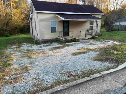 18 South St, Newnan, GA 30263-1042