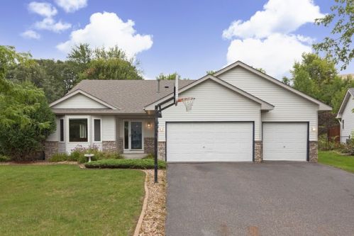 471 Doncaster Way, Saint Paul, MN 55125-7709