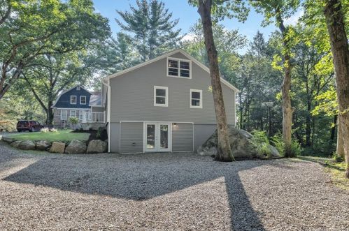 885 Main St, Upper Stepney CT  06468-2811 exterior