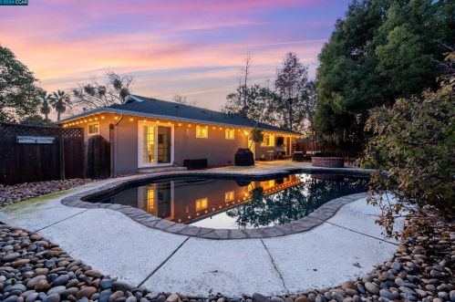 3707 Sheridan Ct, Concord CA  94518-1627 exterior