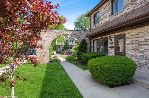 2107 Balmoral Ave, Chicago, IL 60625-1005