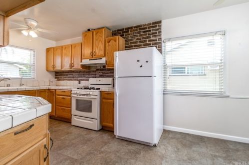 3835 Stansell Dr, Riverside CA  92501-1850 exterior