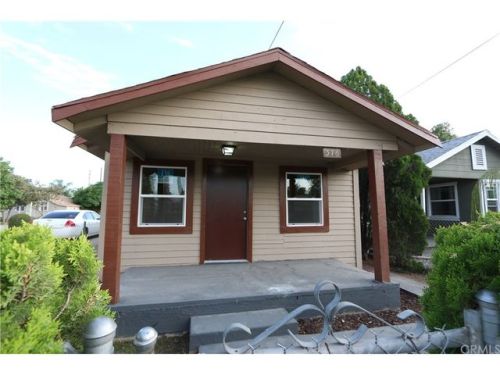 376 L St, Colton, CA 92324-3217