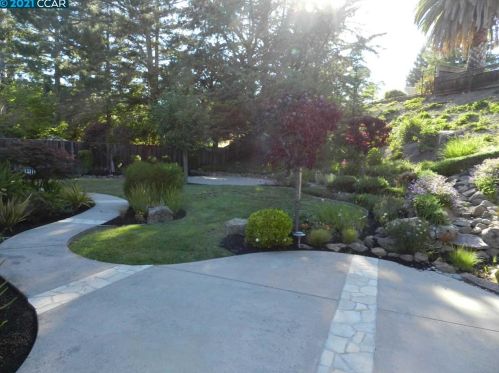 44 Apache Ct, San Ramon, CA 94583-2469