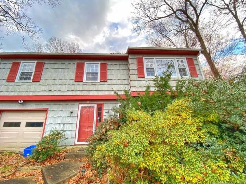 26 Powder Horn Rd, Norwalk, CT 06850-4428