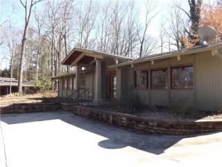 825 Sherwood Rd, Gainesville, GA 30501-2131