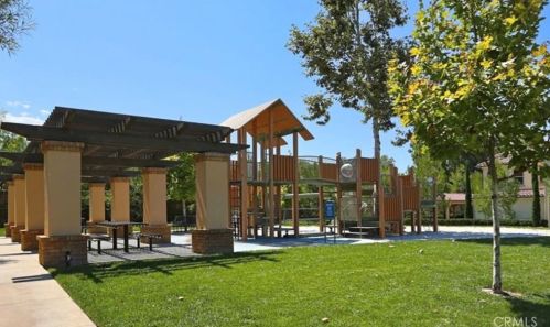 152 Coralwood, Irvine CA  92618-2248 exterior