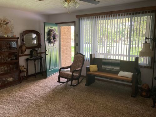 1544 Crest Dr, Springfield, OH 45502-9150