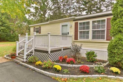51 New Zealand Rd, Seabrook, NH 03874-4113