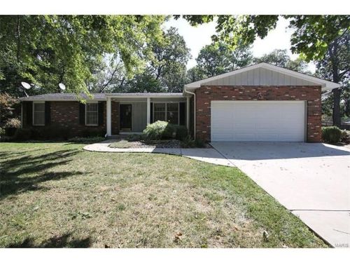 6401 Oak Dr, Moro, IL 62067-1629