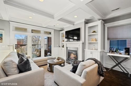 3222 Southport Ave, Chicago, IL 60657-3204