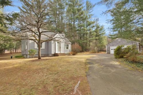 608 Oakwood Dr, Glastonbury, CT 06033-2463