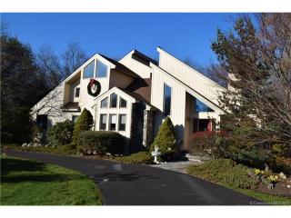 35 Harrison Dr, Waterbury, CT 06716-2549