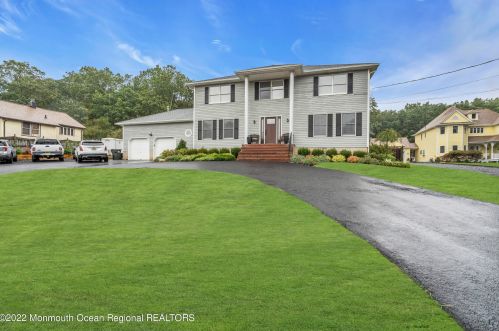 34 Friendship Rd, Wall Township, NJ 07731-1940