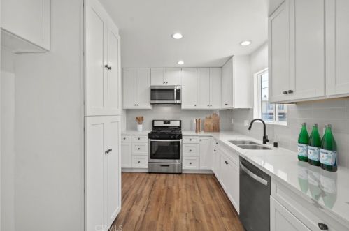 11609 Atkinson Ave, Hawthorne CA  90250-1827 exterior