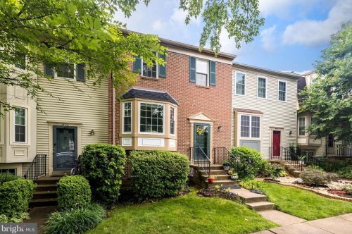 7870 Colonial Village Row, Annandale, VA 22003-1562