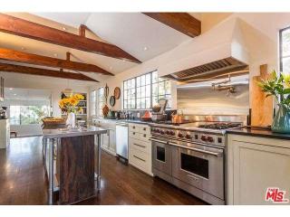 6931 Oporto Dr, Los Angeles CA  90068-2638 exterior