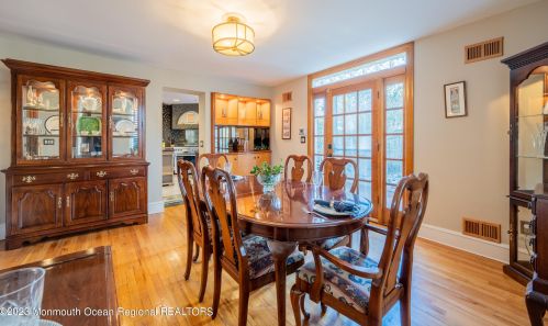 15 Hartshorne Pl, Middletown NJ  07748-2520 exterior