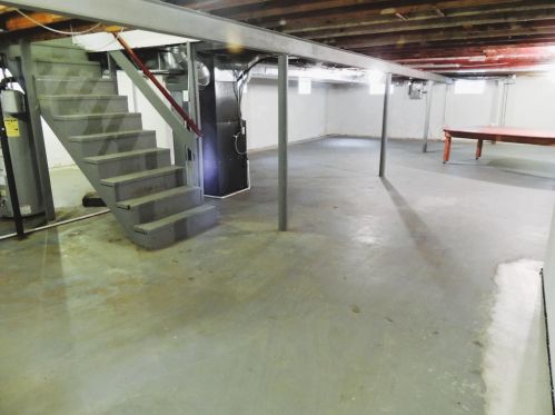 1305 Wood St, Valpo IN 46383-5140 exterior