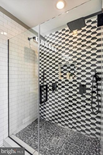 6615 Gude Ave, Silver Spring MD 20912-4827 exterior