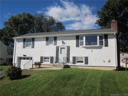 9 Macintosh Rd, Norwalk, CT 06851-5908