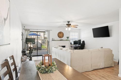 240 Wales Dr, Folsom, CA 95630-2852