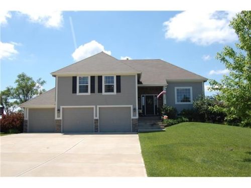 977 Ridge Dr, Leavenworth, KS 66043-6205