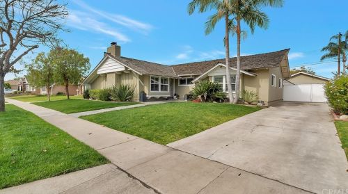 11871 Kensington Rd, Los Alamitos, CA 90720-4418