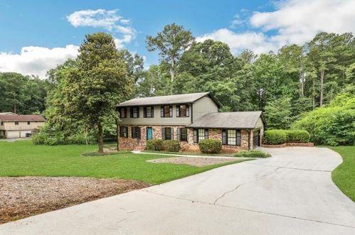 821 Beaver Ln, Lilburn, GA 30047-2603