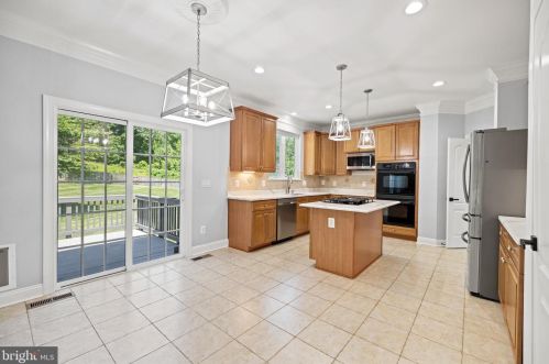 19308 Bothwell Ct, Triangle VA  22172-2341 exterior