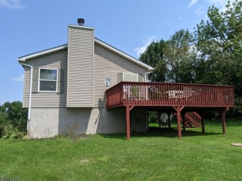8 Glory Ln, Wantage, NJ 07461-3233
