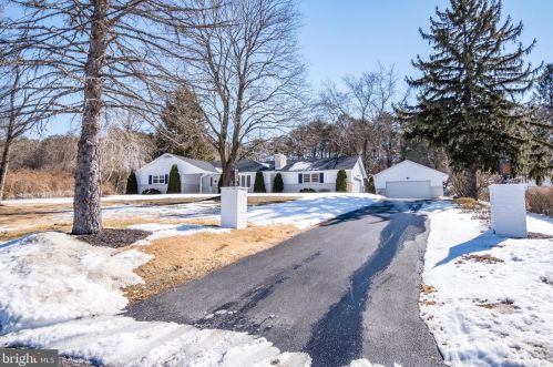 901 Enola Rd, Carlisle PA 17015-9548 exterior